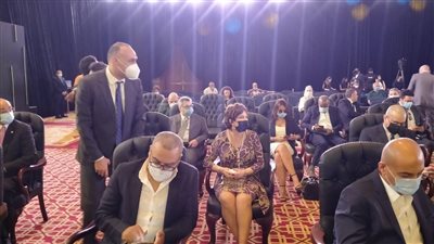 حضور مؤتمر المتحدة يقفون دقيقة حدادا على روح الفنان سمير غانم