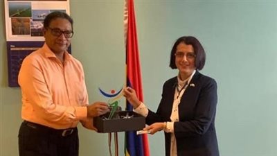 السفيرة المصرية في بورت لويس تلتقي وزير تمكين الشباب والرياضة الموريشي