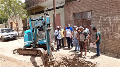 بدء تنفيذ خطوط صرف صحي فرعية تمهيدًا لربطها بالخطوط الرئيسية بالطود في الأقصر