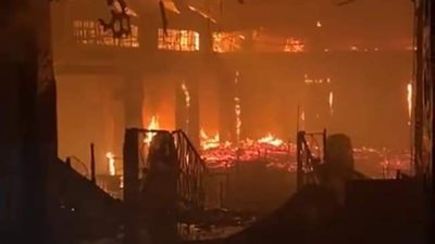 حريق هائل يلتهم كافيه 