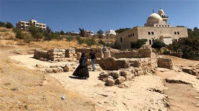 خالد الجندي يكشف بالدليل تعطل قوانين النمو عن أهل الكهف