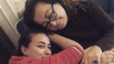 هند صبري تحتفل بعيد ميلاد والدتها: 