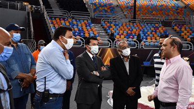 استعدادا لمونديال الجمباز الفني.. وزير الشباب والرياضة يتفقد استاد القاهرة الدولي 