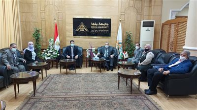 القائم بأعمال رئيس جامعة بنها يستقبل فريق الاعتماد البرامجي لكلية التربية