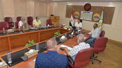 الإسراع في بحث طلبات التصالح وتقنين الأوضاع على مخالفات البناء بمطروح