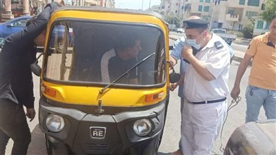 ضبط 11 توك توك و5 تروسيكلات بدمياط الجديدة 