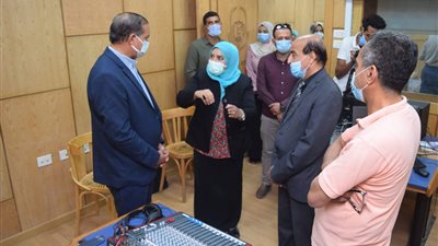 بتكلفة 2 مليون جنيه.. تجهيز أول ستوديو إذاعي لقسم الإعلام بجامعة سوهاج