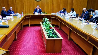 بتكلفة 7 مليارات جنيه.. وزير قطاع الأعمال يتابع الأعمال الإنشائية لمصانع الغزل والنسيج