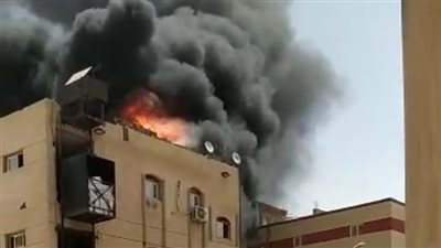 الحرارة ومواد سريعة الاشتعال.. أسباب حريق مصنع فوم بالكامل بالعاشر من رمضان (خاص)