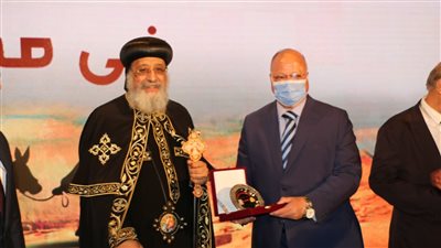 الكاتدرائية المرقسية تكرم محافظ القاهرة لدوره في تطوير مسار العائلة المقدسة