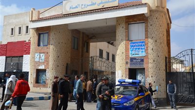 مصرع شاب وإصابة آخر بإصابات خطيرة نتيجة سقوطما من عمارة سكنية في ظروف غامضة بمطروح