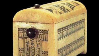 الانتهاء من ترميم صندوق الألباستر للملك توت عنخ آمون بالمتحف المصري الكبير (خاص)