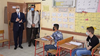 محافظ الأقصر يتابع سير امتحانات الشهادة الإعدادية بعدد من المدارس