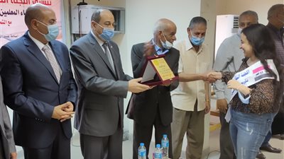 تكريم 235 طالبًا متفوقًا من أبناء المعلمين في المنيا