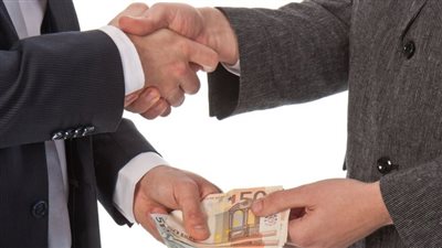  براءة 4 موظفين بحي البساتين من تهمة الرشوة