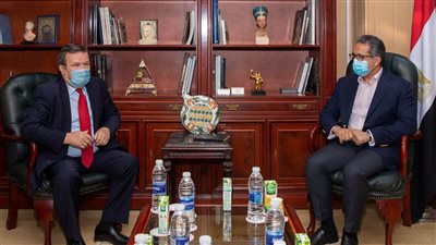 وزير الآثار يبحث مع سفير دولة أوكرانيا تعزيز التعاون السياحي بين البلدين