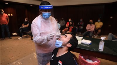 المشاركون ببطولة العالم للجمباز يخضعون للمسحة الطبية (صور)