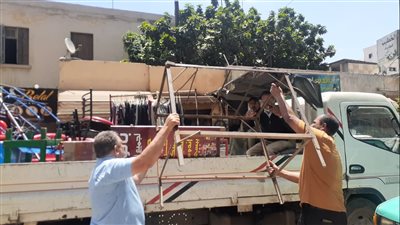 إزالة حالات إشغال طريق وتعدٍ على الأراضي الزراعية بالبحيرة