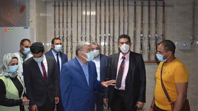 محافظ المنيا يتفقد مركز تلقي لقاح كورونا بمستشفى ديرمواس المركزي