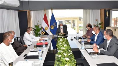 محافظ أسوان يجتمع بأعضاء مجلسي النواب والشيوخ لوضع حلول سريعة لمشاكل المواطنين