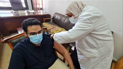 جامعة دمنهور تبدأ تطعيم أعضاء هيئة التدريس والعاملين بلقاح كورونا