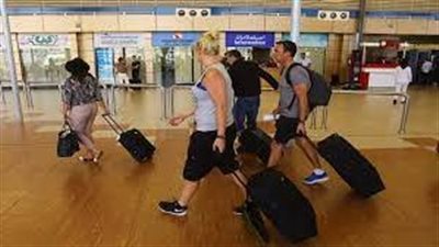 مواطنون روس يعربون عن سعادتهم باستئناف الرحلات الجوية لمصر ويكشفون وجهاتهم المفضلة (فيديو)