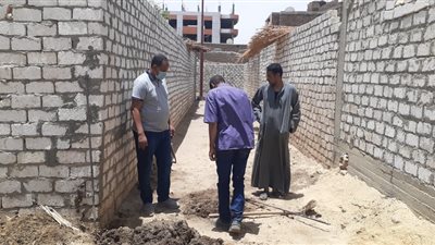 تركيب 100 عامود جهد متوسط بقرى الطود جنوب الأقصر