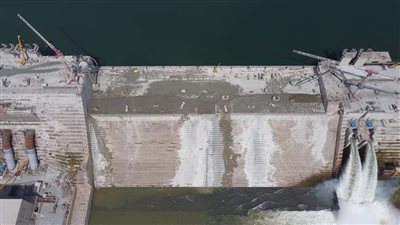 صور ترصد تعلية الممر الأوسط بسد النهضة الإثيوبي استعدادا للملء الثاني