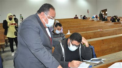 رئيس جامعة حلوان: 60 ألف طالب يؤدون الامتحانات يوميًا وسط تطبيق مشدد للإجراءات الاحترازية (فيديو)