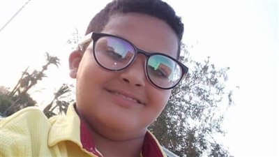 أسرة طفل بسوهاج تستغيث بعد دخول ابنهم في غيبوبة منذ 12 يومًا بسبب جرعة تخدير زائدة