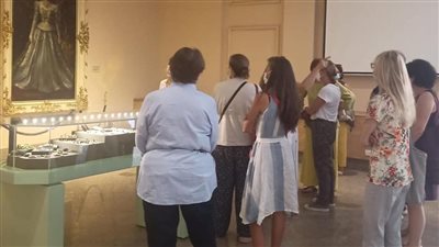 متحف المركبات الملكية يستقبل وفدًا فرنسيا (صور)