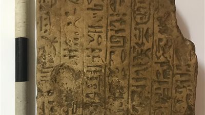 مصادر أثرية تكشف تفاصيل العثور على لوحة تعود للأسرة 26 بالإسماعيلية