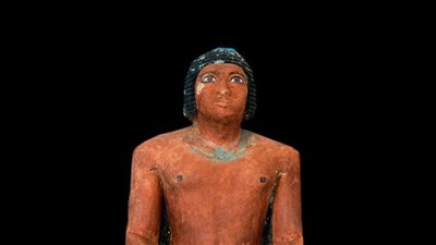 متحف مطار القاهرة الدولي يلقي الضوء على تمثال 