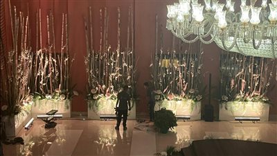 فرح أسطوري.. التجهيزات الأولى لزفاف نجل رجل الأعمال محمد أبو العينين (صور وفيديو)