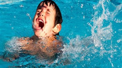 مصرع تلميذ غرقًا داخل حمام سباحة في سوهاج    