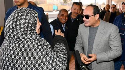 الرئيس السند.. السيسي يحقق حلم أم صابر بائعة الخضار بعد 40 عامًا (فيديو)