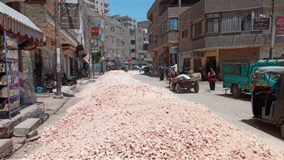 محافظ أسيوط يتابع أعمال الرصف بميدان البنوك وتفرعاته بحي غرب