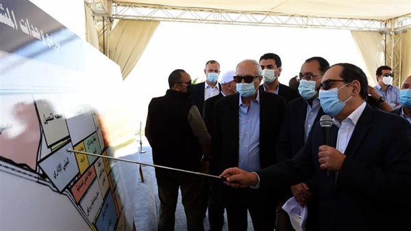 رئيس الوزراء يضع