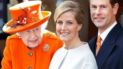 الأمير إدوارد وزوجته يسخران من مقابلة 