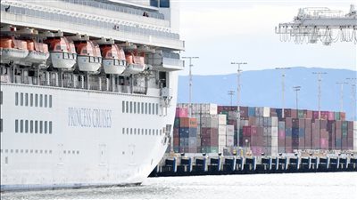 محتجون فلسطينيون يغلقون جزءًا من ميناء أوكلاند بكاليفورنيا