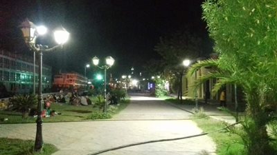 تنفيذ أعمال رفع كفاءة إنارة الممشى السياحي بكورنيش النيل بالأقصر