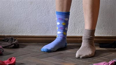 رجل صيني يُصاب بعدوى فطرية في الرئة بعد استنشاق رائحة جواربه المتسخة