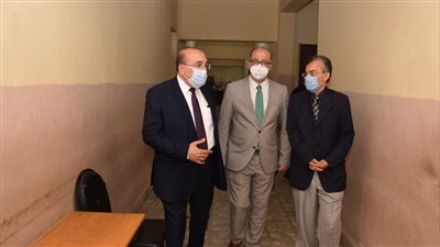 نائب رئيس الجامعة يتفقد اختبارات الدراسات العليا بتربية عين شمس (صور) 