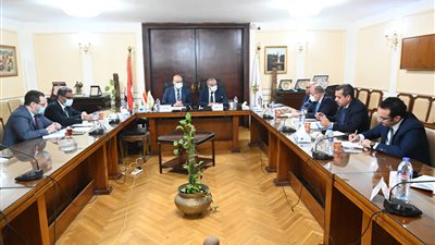 الجزار والمصيلحي يناقشان تخصيص أراضٍ للتموين لإقامة عدد من الأنشطة بالمدن الجديدة 