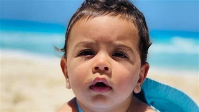 مصاب بمرض مؤمن زكريا.. سيدة تستغيث بالرئيس لعلاج طفلها: 