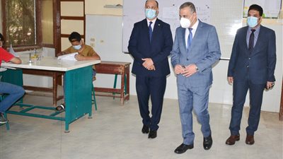 محافظ سوهاج يتابع لجان امتحانات الشهادة الإعدادية