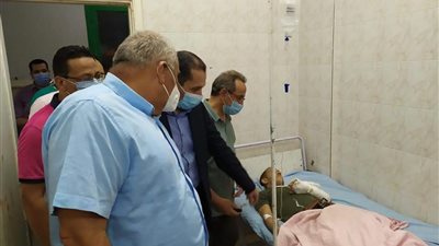 محافظ الوادي الجديد: صرف إعانات عاجلة لأسر ضحايا ومصابي حادث 