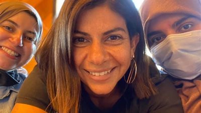 غير مسموح بعباءة ولا نقاب.. تفاصيل طرد فتاة من كافيه بالتجمع الخامس (صور)