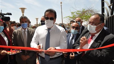 وزير التعليم العالي ورئيس جامعة حلوان يتفقدان لجان امتحانات نهاية العام الدراسي (صور)