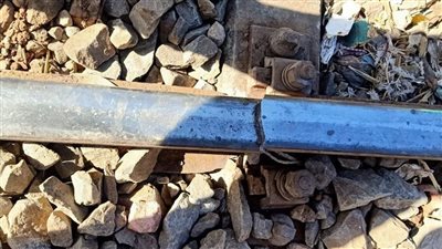 إيقاف حركة القطارات بسبب كسر في قضبان شريط السكة الحديد بالمحلة (صور)